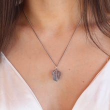 Charger l'image dans la galerie, LOTUS - fluorite bleue